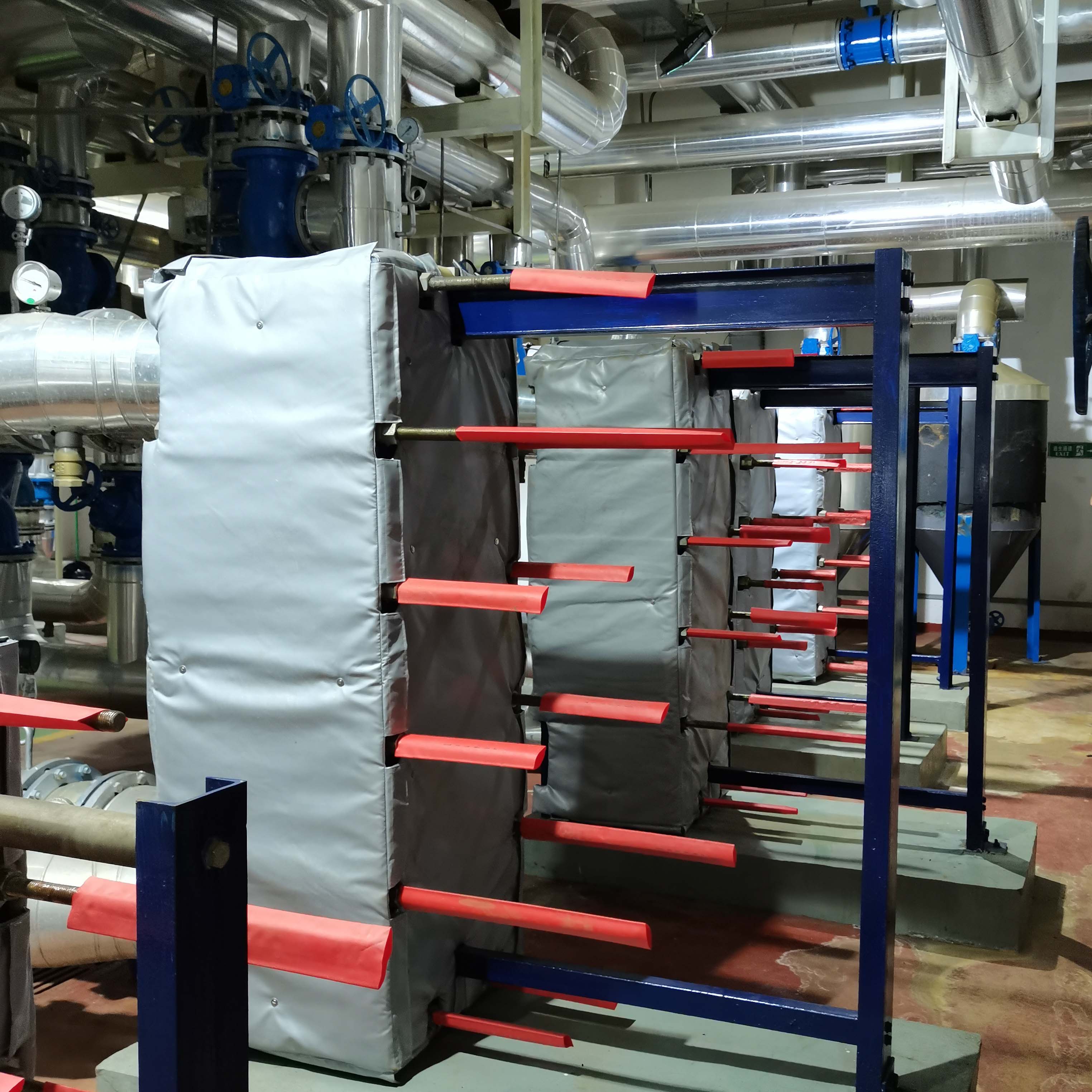 Insulation cover for plate heat exchanger